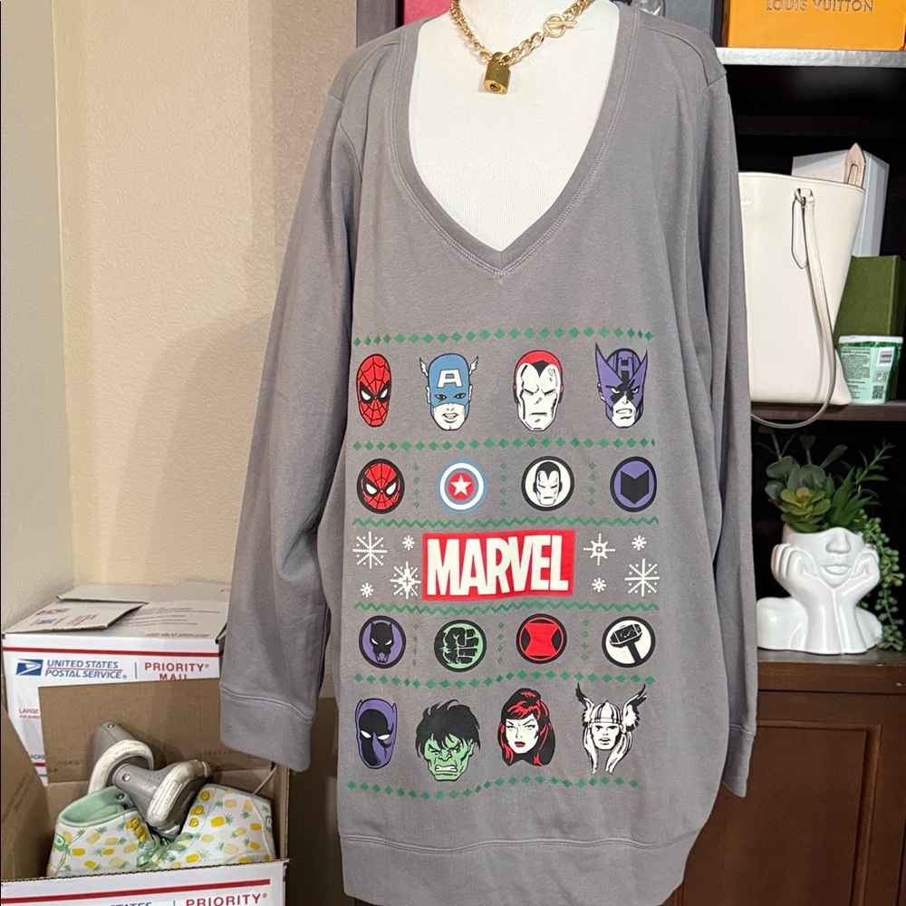 Marvel for Torrid Gray Sweatshirt with Superhero Icons plus size 4NWOT